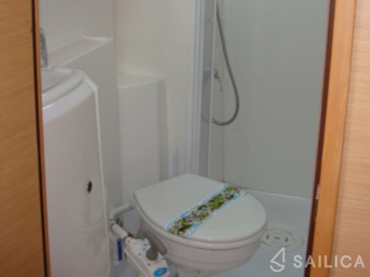 Lagoon 420 - Photo #13 Lagoon 420 - Yacht Charter Sailica