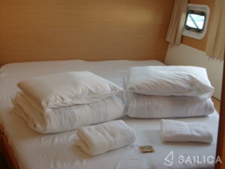 Lagoon 420 - Photo #9 Lagoon 420 - Yacht Charter Sailica