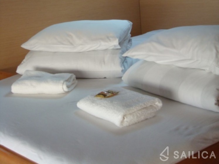 Lagoon 420 - Photo #5 Lagoon 420 - Yacht Charter Sailica