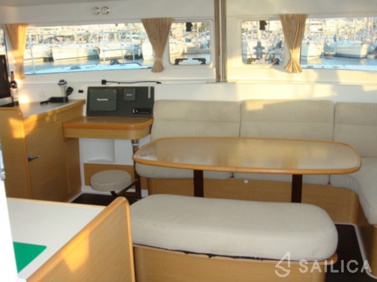 Lagoon 420 - Photo #10 Lagoon 420 - Yacht Charter Sailica