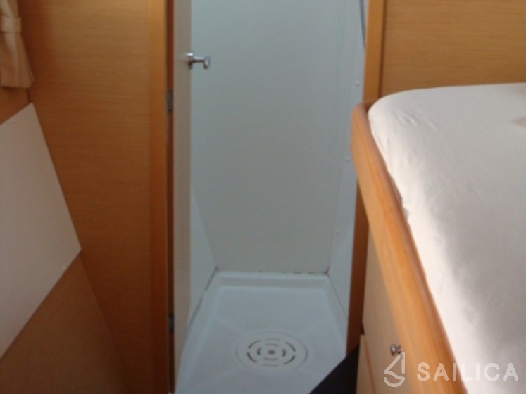 Lagoon 420 - Photo #8 Lagoon 420 - Yacht Charter Sailica