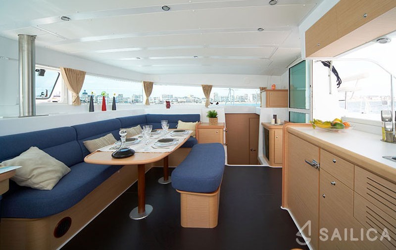 Lagoon 420 - Photo #3 Lagoon 420 - Yacht Charter Sailica