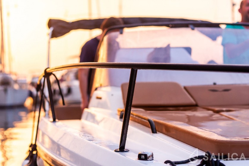 Beneteau Flyer 8 SUNdeck - Yacht Charter Sailica