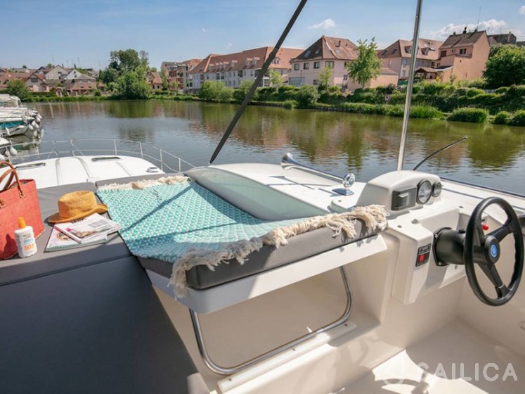 Estivale Octo Fly C - Yacht Charter Sailica