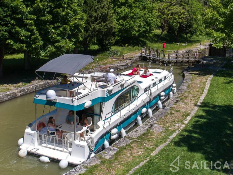 Estivale Octo Fly C - Yacht Charter Sailica