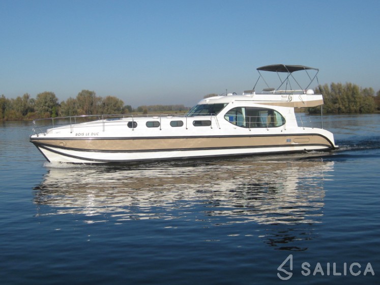 Estivale Octo Fly C - Yacht Charter Sailica