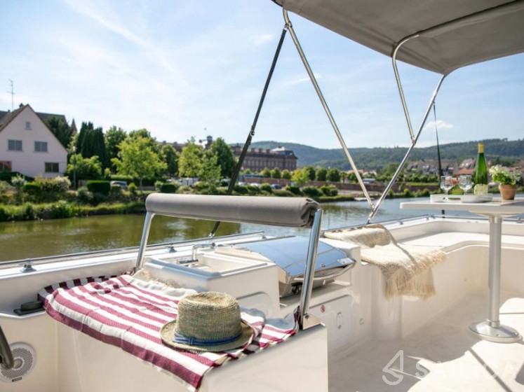 Estivale Octo Fly C - Yacht Charter Sailica