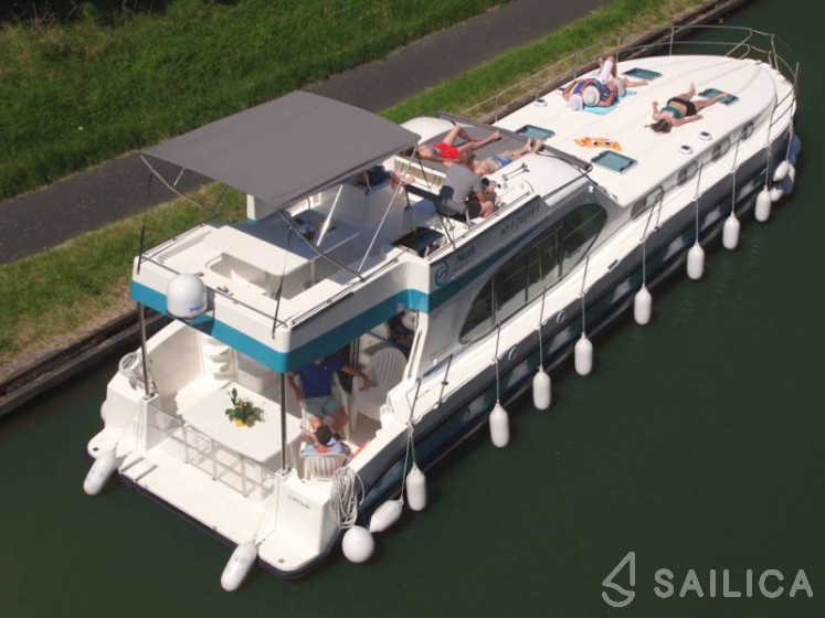 Estivale Octo Fly C - Yacht Charter Sailica