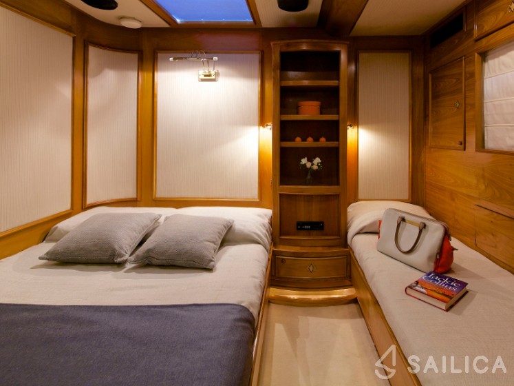 Sail boat - Yacht Charter Sailica