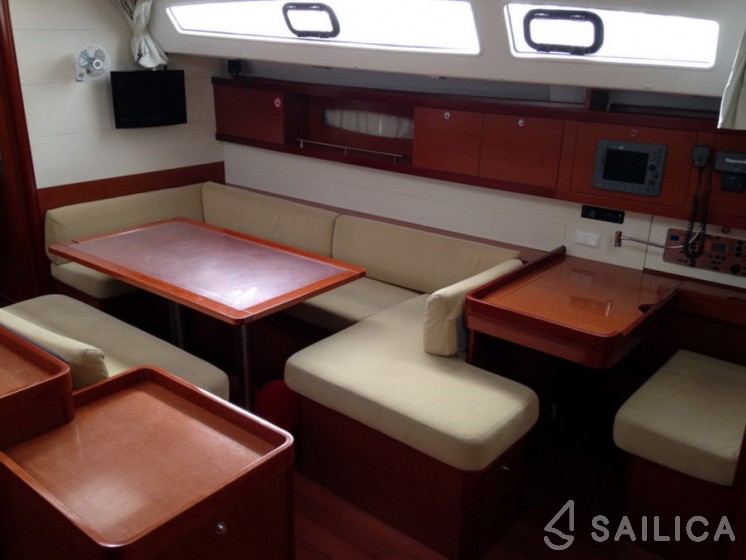 Oceanis 50 - 5 + 1 cab. - Yacht Charter Sailica