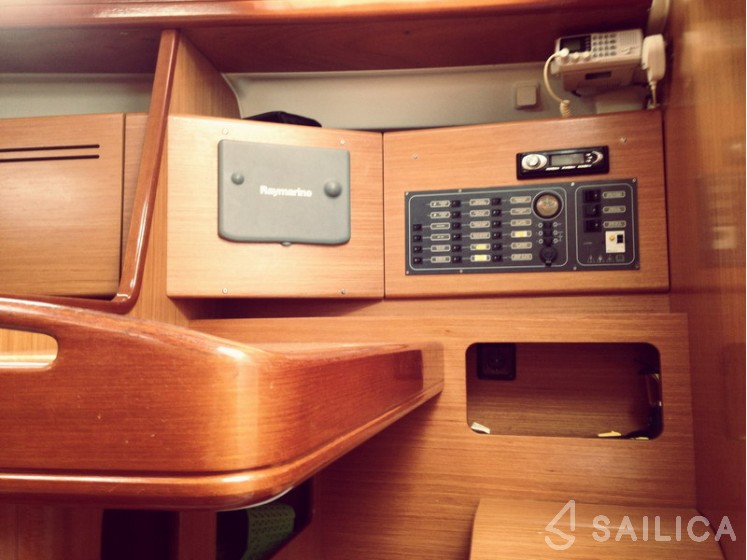 Cyclades 39.3 - Yacht Charter Sailica