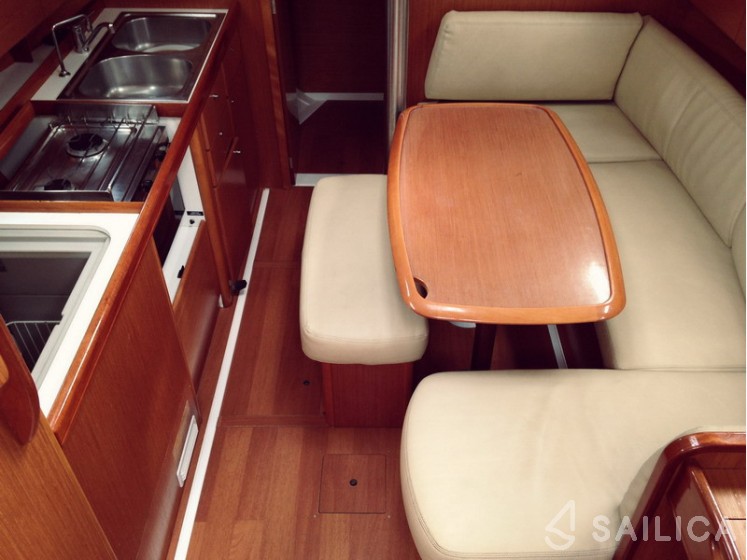 Cyclades 39.3 - Yacht Charter Sailica
