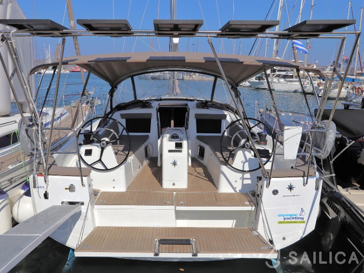 Sun Odyssey 410 - 3 cab. - Yacht Charter Sailica