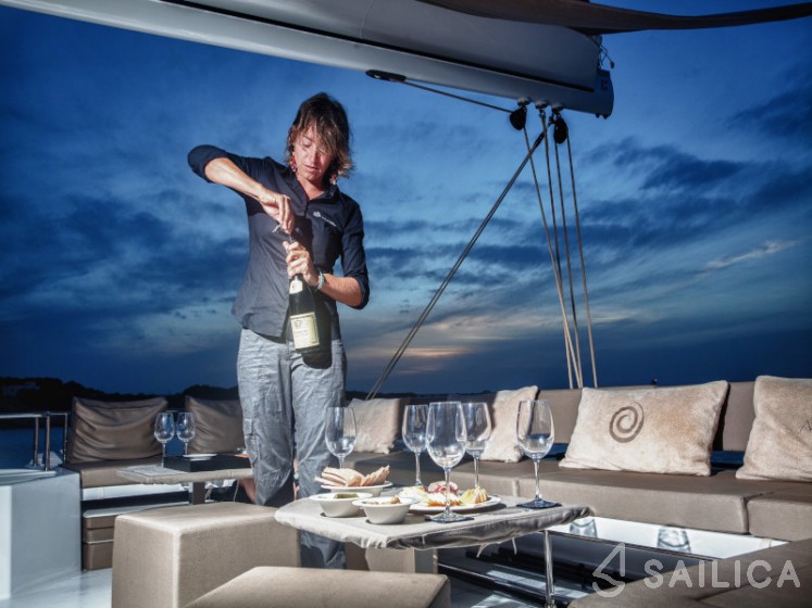 Victoria 67 - Yacht Charter Sailica