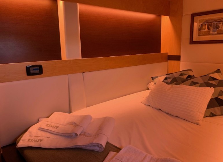Sunreef 62 - Yacht Charter Sailica