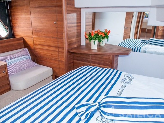 Sealine T 50 - Yacht Charter Sailica