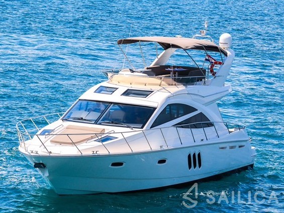 Sealine T 50 - Yacht Charter Sailica