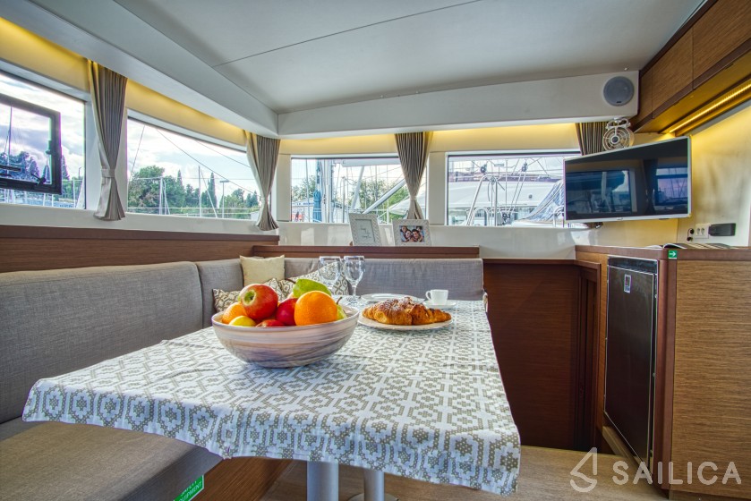 Lagoon 40 - Yacht Charter Sailica