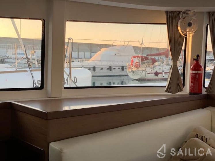 Lagoon 42 - Yacht Charter Sailica