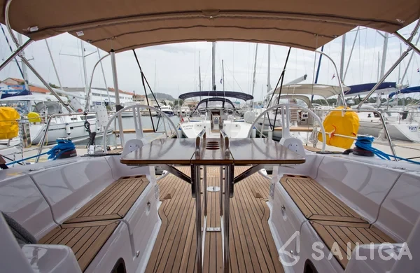 Elan 40 Impression - Yacht Charter Sailica