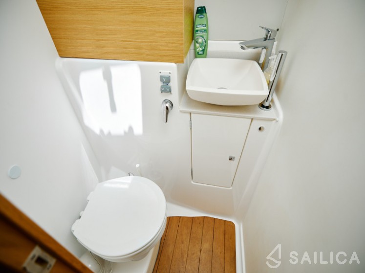 Dufour 520 Grand Large - Yacht Charter Sailica