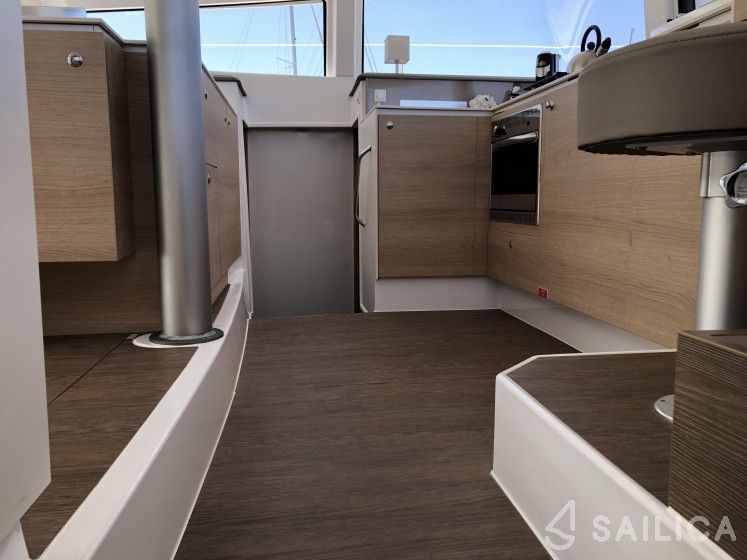 Bali 4.1 - Yacht Charter Sailica