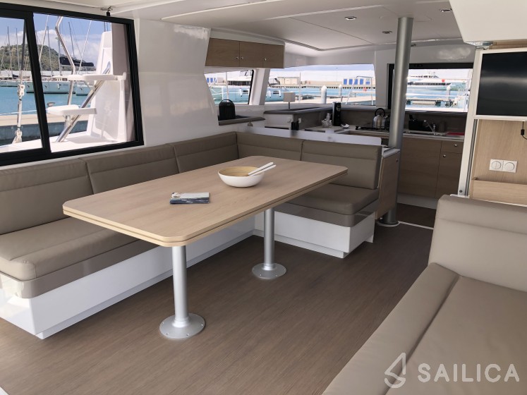 Bali 4.1 - Yacht Charter Sailica