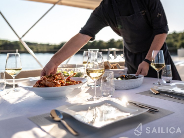 Hanse 630e - Yacht Charter Sailica