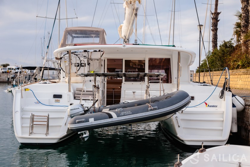 Lagoon 400 S2 - Yacht Charter Sailica