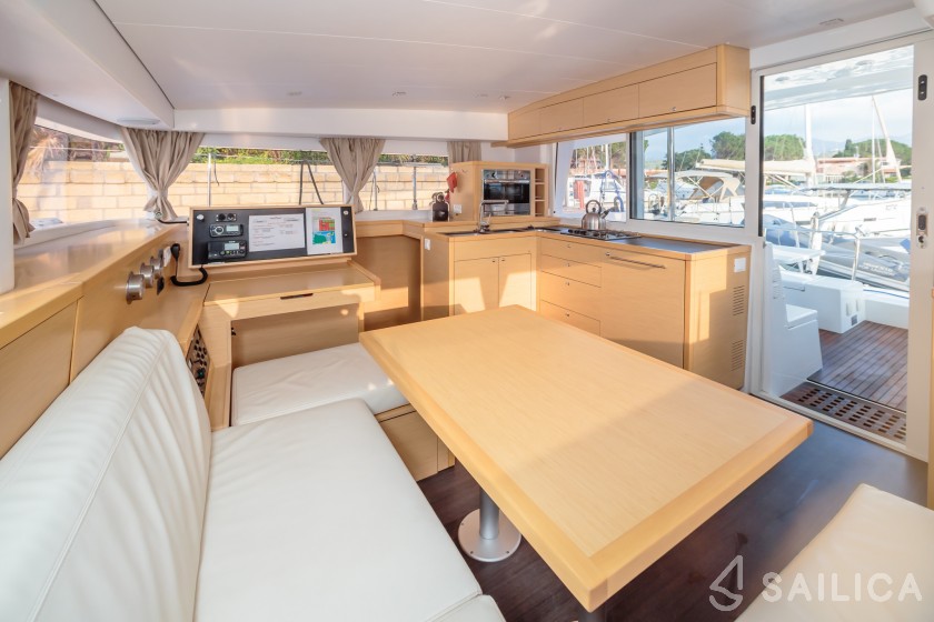 Lagoon 400 S2 - Yacht Charter Sailica