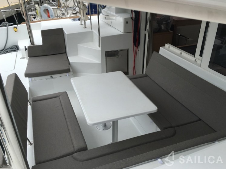 Lagoon 400 S2 - Yacht Charter Sailica