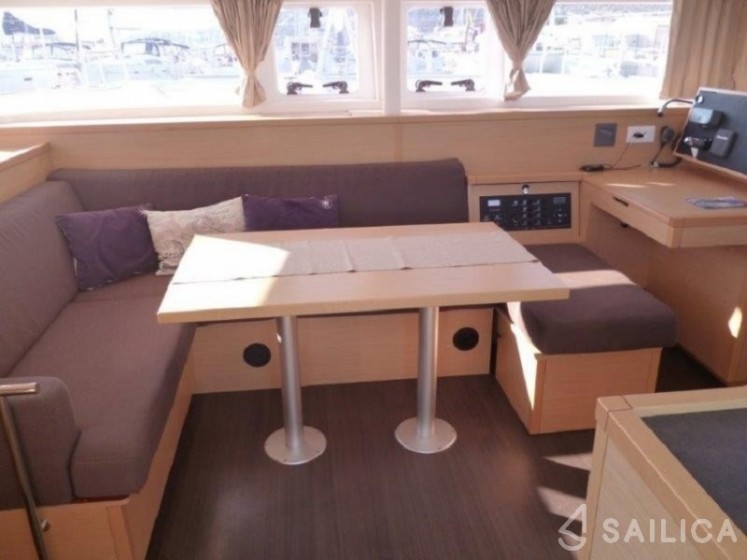 Lagoon 400 S2 - Yacht Charter Sailica