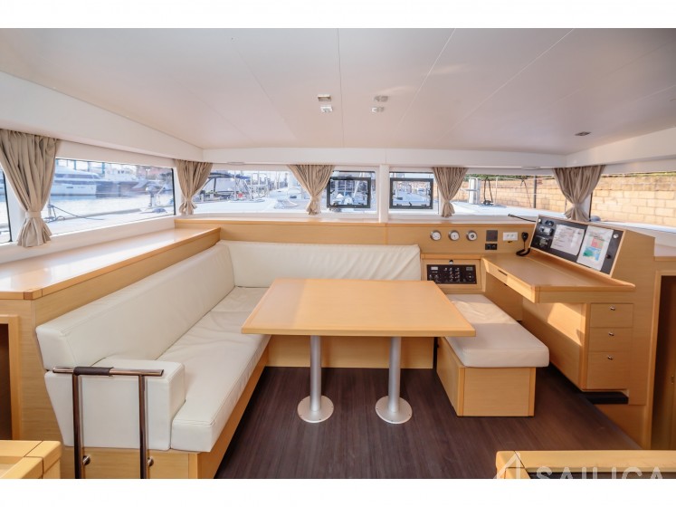 Lagoon 400 S2 - Yacht Charter Sailica