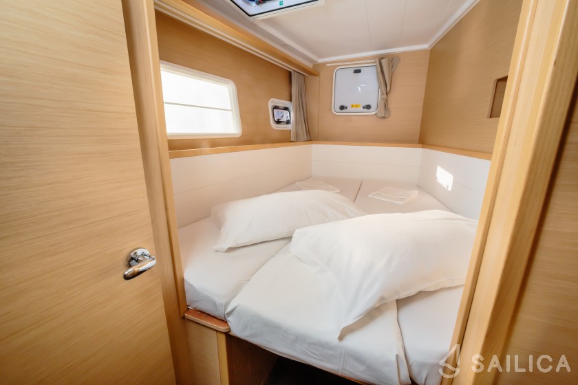 Lagoon 400 S2 - Yacht Charter Sailica