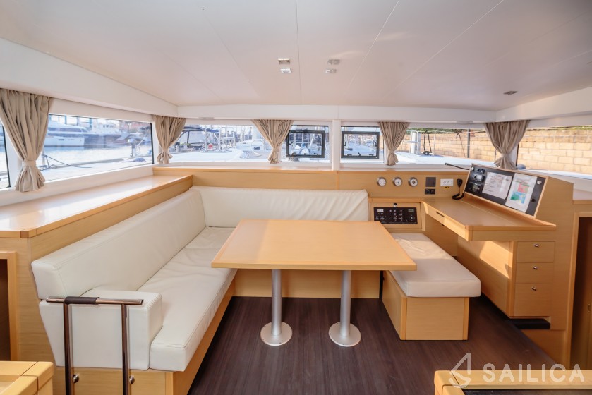Lagoon 400 S2 - Yacht Charter Sailica