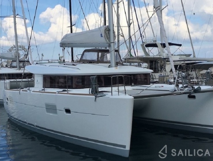 Lagoon 400 S2 - Yacht Charter Sailica