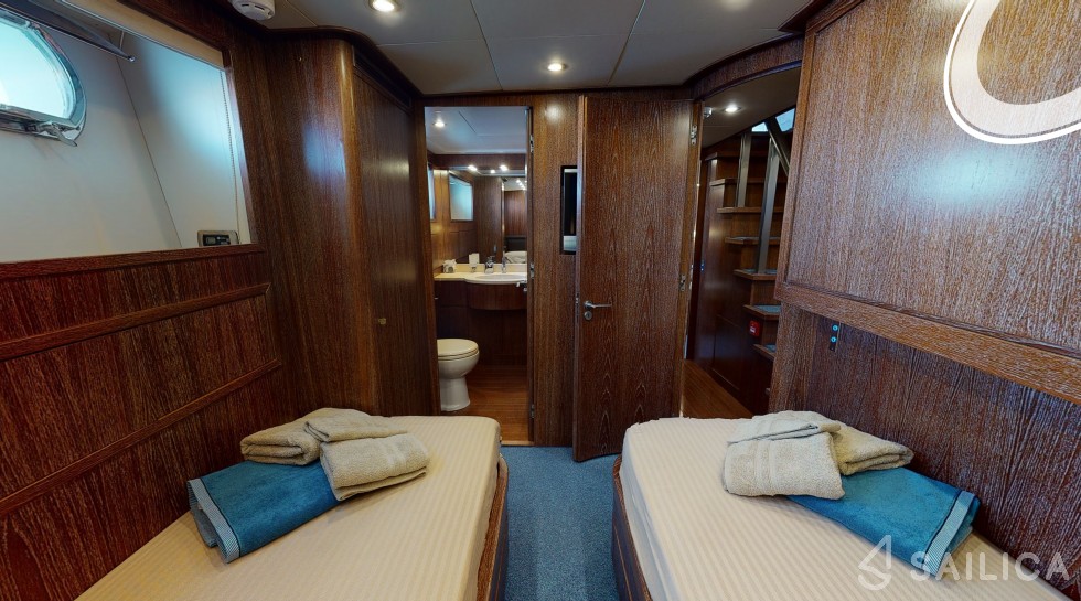 Akhir 85 - Yacht Charter Sailica
