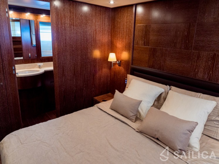Akhir 85 - Yacht Charter Sailica