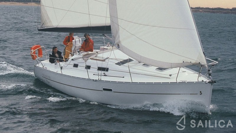 Oceanis 323 - Yacht Charter Sailica