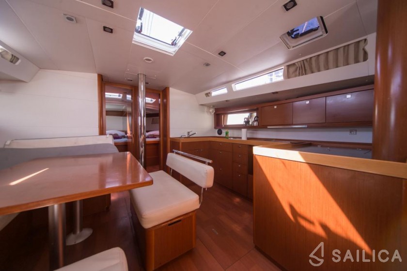 Oceanis 48 - 5 cab. - Yacht Charter Sailica