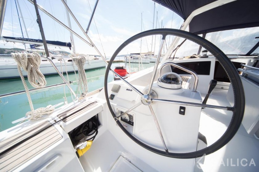 Oceanis 48 - 5 cab. - Yacht Charter Sailica