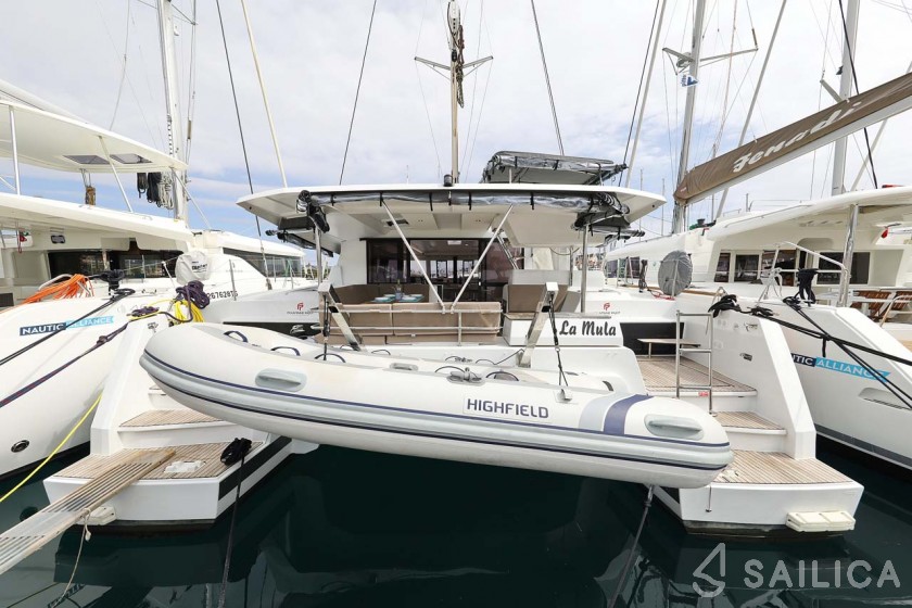 Astréa 42 - Yacht Charter Sailica