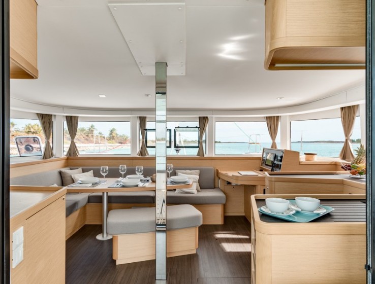 Lagoon 420 - Yacht Charter Sailica