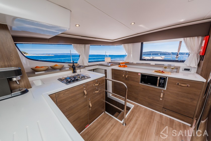 Bali 4.6 - Yacht Charter Sailica