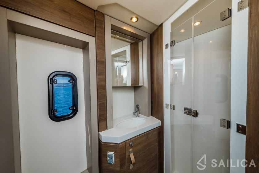 Bali 4.6 - Yacht Charter Sailica