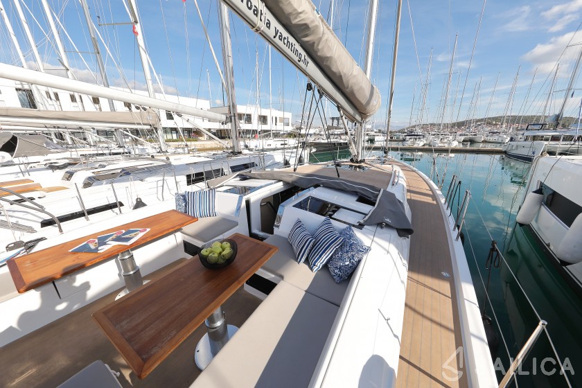 Hanse 460 - Yacht Charter Sailica