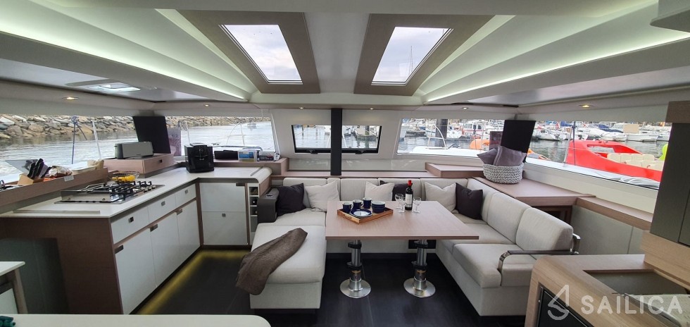 Elba 45 - Yacht Charter Sailica