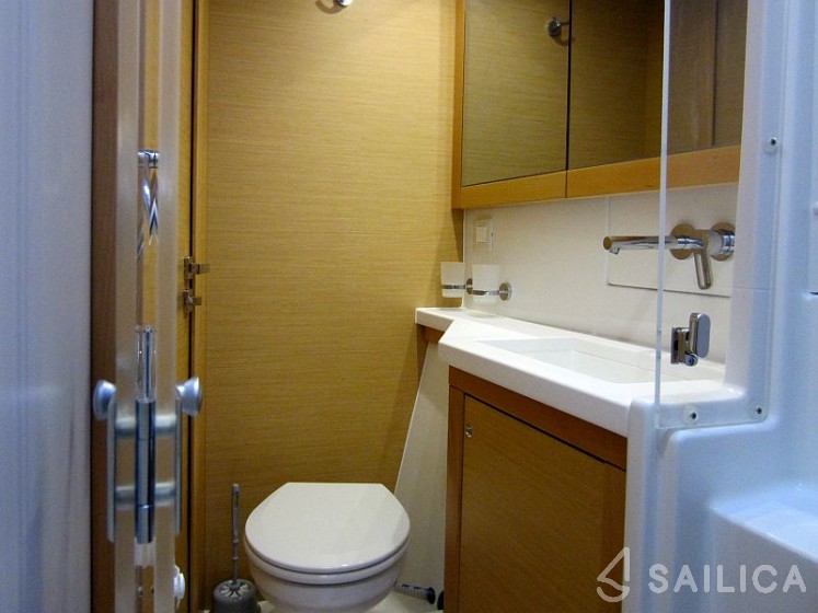 Lagoon 450 - Yacht Charter Sailica