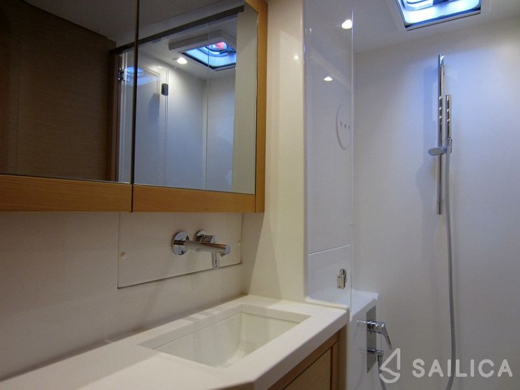 Lagoon 450 - Yacht Charter Sailica