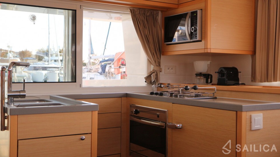 Lagoon 450 - 4 + 2 cab. - Yacht Charter Sailica